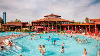 Sonnenhof-Therme Bad Saulgau bei Nacht in der Nähe vom Bodensee