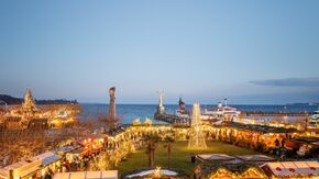 Weihnachtsmarkt am See Konstanz Konzil Vorplatz